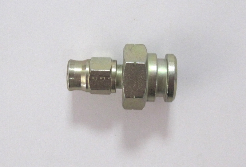 Anschluß Innengew. M10x1,00 konvex Dash 03 für Klammerhalterung